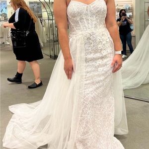 Elegant White Lace Wedding Dress